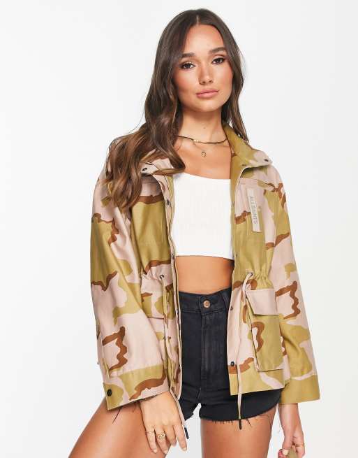 AllSaints – Katey – Militarna kurtka w różowy wzór moro