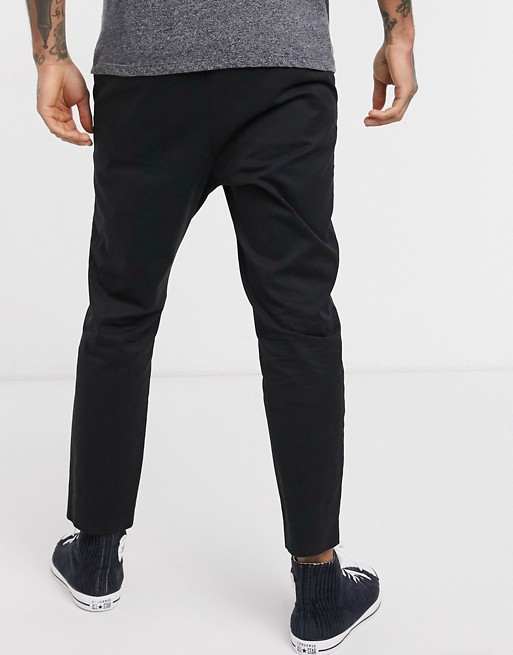 AllSaints Kato – Czarne spodnie o fasonie ze zwężanymi nogawkami BOHJ