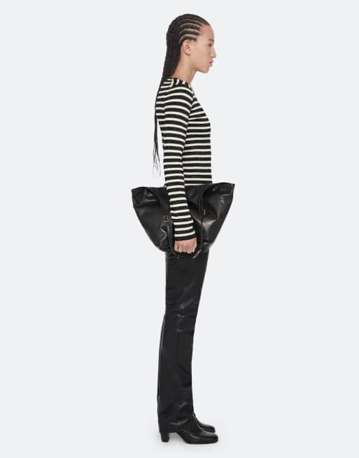 AllSaints Kay gestreiftes Oberteil mit V-Ausschnitt in Schwarz/Chalk White, 6 von 6