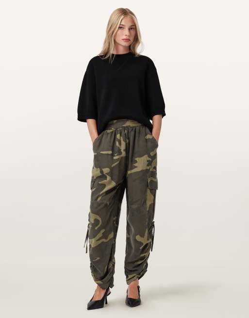 AllSaints – Kaye – Hose mit Military-Muster