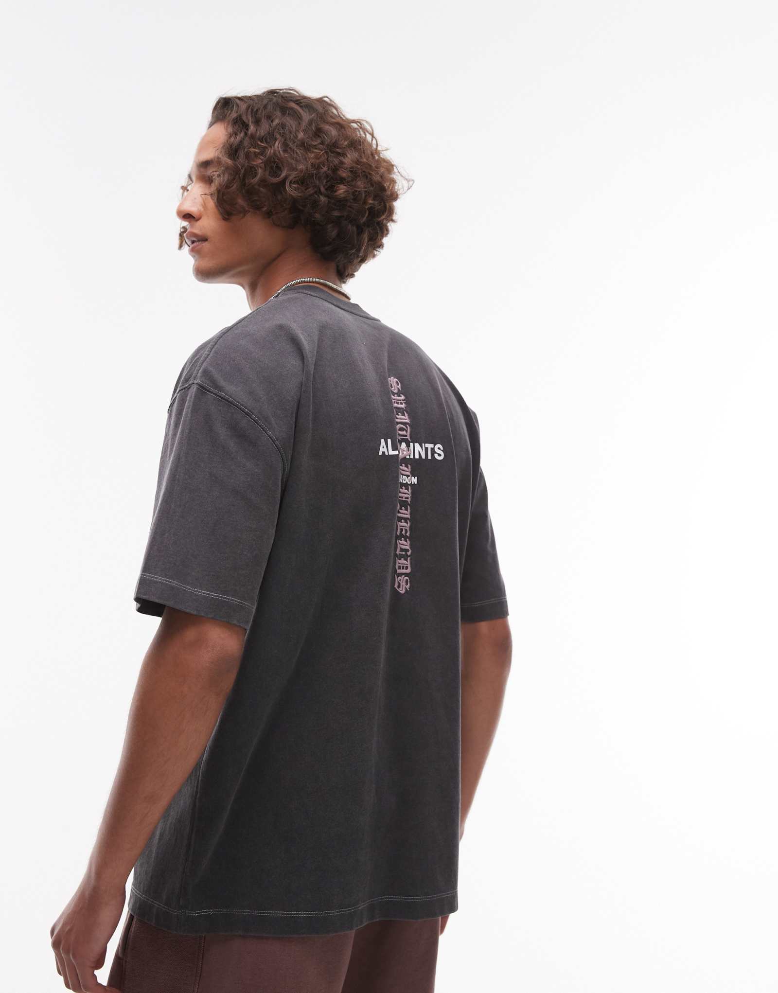 Застиранная черная футболка Allsaints knox