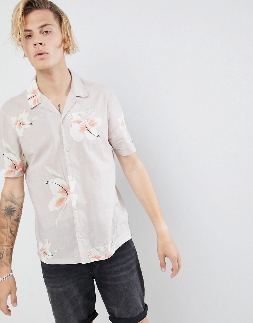 AllSaints – Kortärmad skjorta med platt krage och blommigt hawaii-mönster-Grå