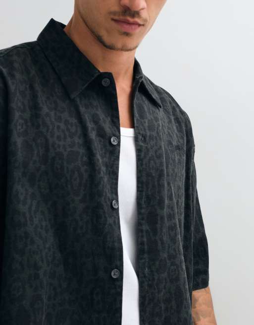 AllSaints - Leopardo - Camicia a maniche corte nera con stampa leopardata, 3 di 5