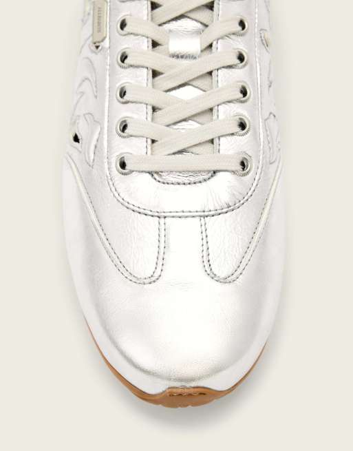 AllSaints – Liam – Sneaker in glänzendem Silber im Western-Stil, 3 von 5