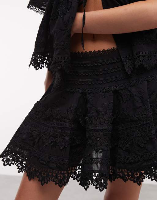 AllSaints - Lillith - Minigonna nera in pizzo con volant in coordinato, 3 di 5