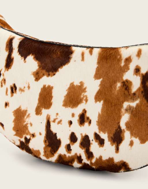 AllSaints – Luna – Kleine Schultertasche mit Kuhfellmuster, 2 von 4