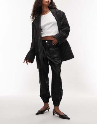 AllSaints - Mila - Beschichtete Jeanshose in Schwarz