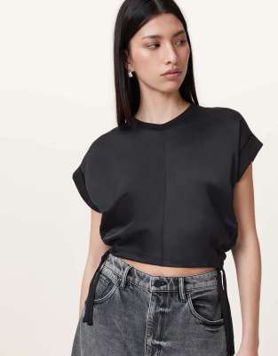 AllSaints - Mira - T-Shirt aus Satin in Schwarz