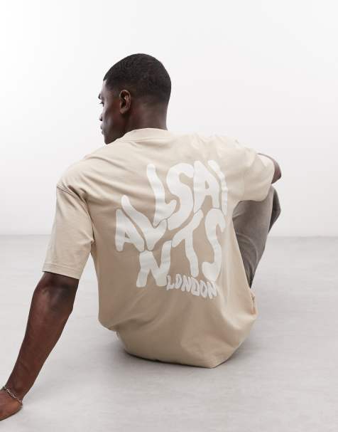 AllSaints – Orlando – Jasnobrązowy T-shirt z logo i nadrukiem na plecach - view 1
