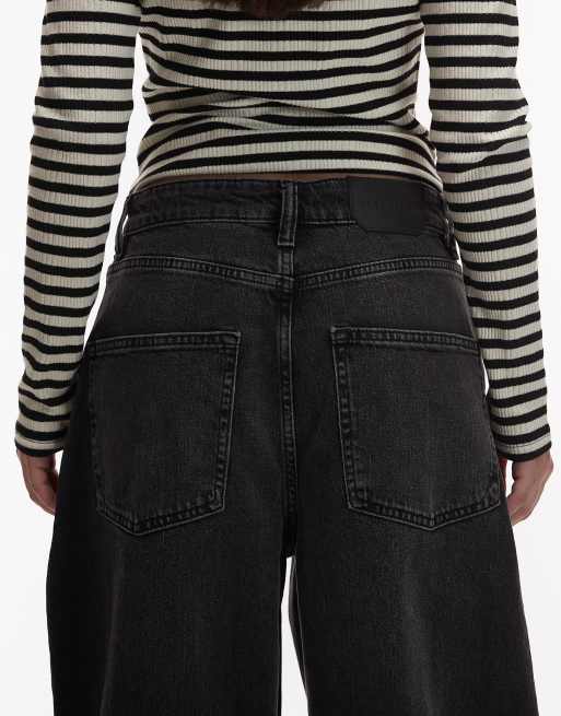 AllSaints payton cropped barrel leg denim jeans in washed black, 4 of 5