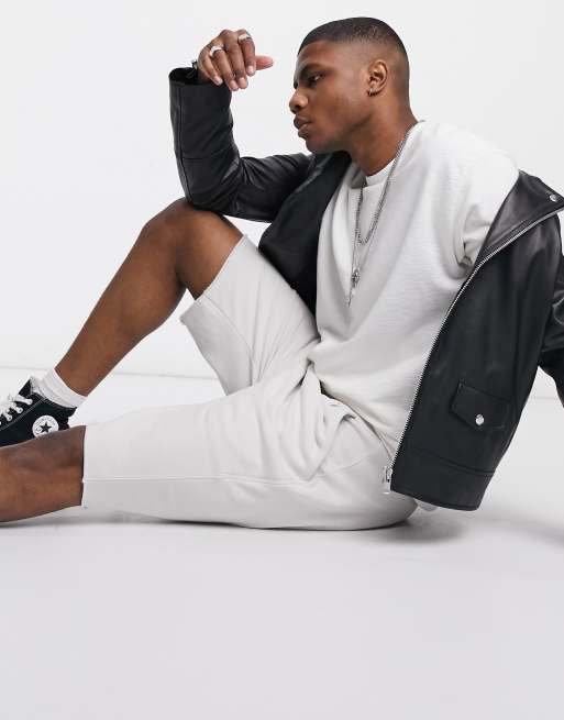 AllSaints – Raven – Mörkgråa sweatshorts med logga med bockhuvud, 4 av 4