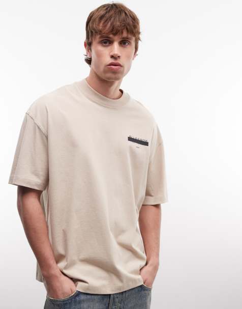 AllSaints – Redact – Ljusbrun t-shirt i oversize med broderad logga och tryck baktill - view 1