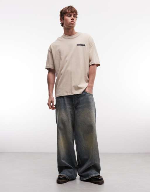 AllSaints - Redact - T-shirt oversize marrone chiaro con logo ricamato e stampa sul retro, 2 di 5