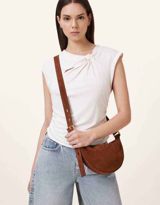 AllSaints - Sac bandoulière demi-lune en daim - Marron cognac