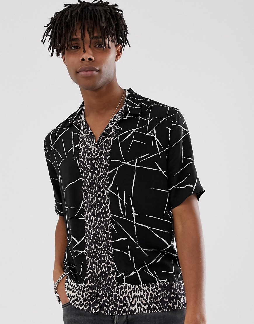 AllSaints – Svartvit, leopardmösntrad skjorta med platt krage
