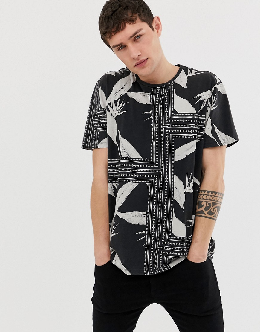 AllSaints – Svartvit t-shirt med bårdmönster