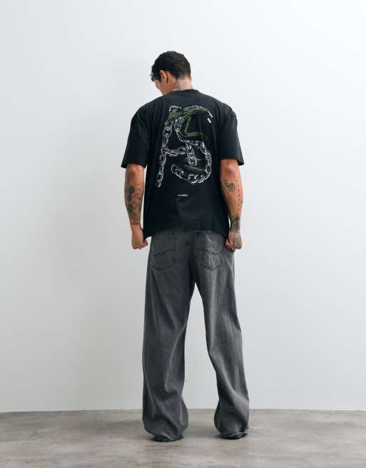 AllSaints T-shirt à manches courtes avec logo graphique et imprimé au dos en noir délavé, 4 de 5