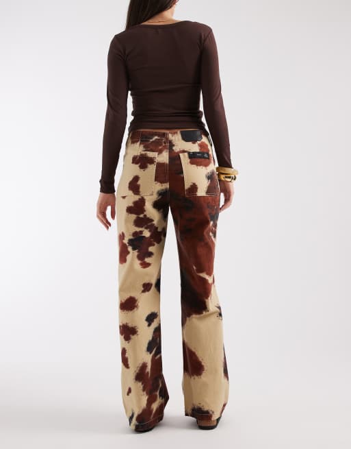 AllSaints Tay wide leg cow print carpenter jeans in cream, 2 of 5