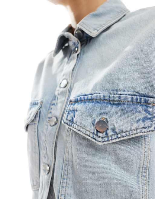 AllSaints - Tove - Cropped denimskjorte i lyseblå i firkantet pasform, 3 af 4