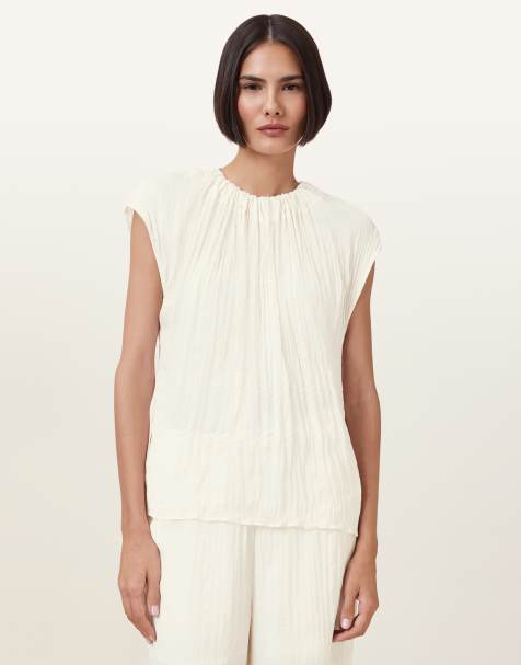AllSaints – Trisha – Oberteil in Gardenia-Cremeweiß mit Knitterstruktur - view 1