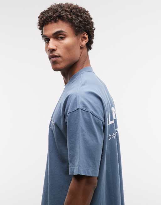 AllSaints – Underground – Mellanblå t-shirt med logga och tryck baktill, 5 av 5