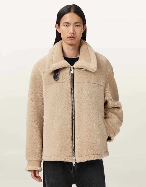 AllSaints – Vernon – Jacke aus Lammfell in Feder-Taupe