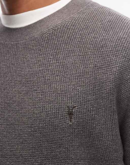 AllSaints – Waffelstrickpullover in Anthrazitgrau mit Rundhalsausschnitt und Logo, 5 von 5