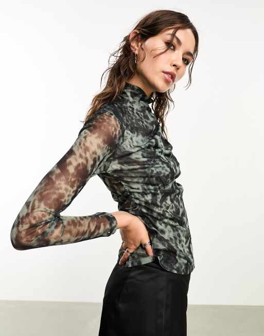 AllSaints x ASOS - Tia - Langærmet mesh-top med rullekrave i sort/salviegrøn - Kun hos ASOS