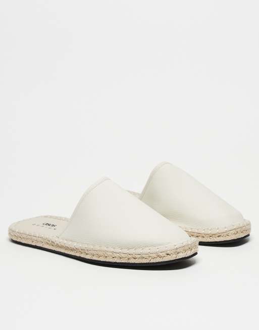Alpargatas blancas destalonadas estilo mocasines de ASOS DESIGN ASOS