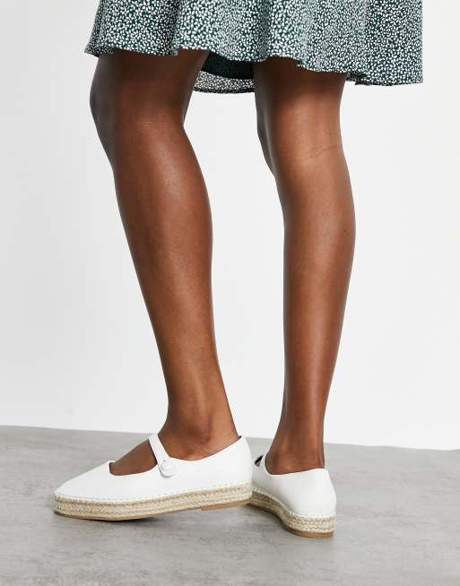 Alpargatas blancas estilo merceditas Jane de ASOS DESIGN, 2 de 4