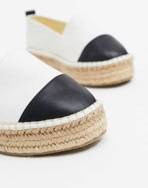 Alpargatas con plataforma plana de lona natural Julee de ASOS DESIGN Wide Fit ASOS
