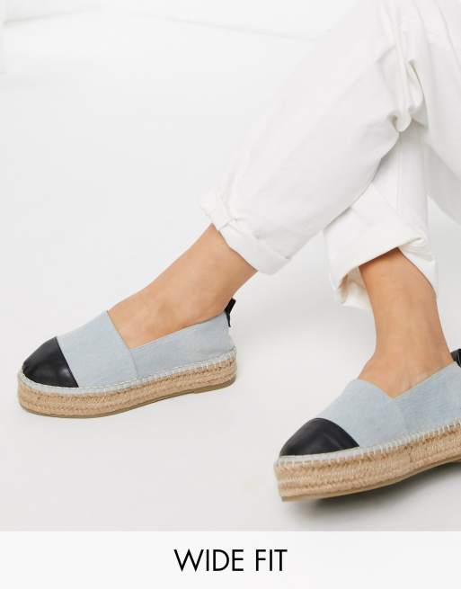 Alpargatas denim con plana Julee de ASOS DESIGN Wide | ASOS