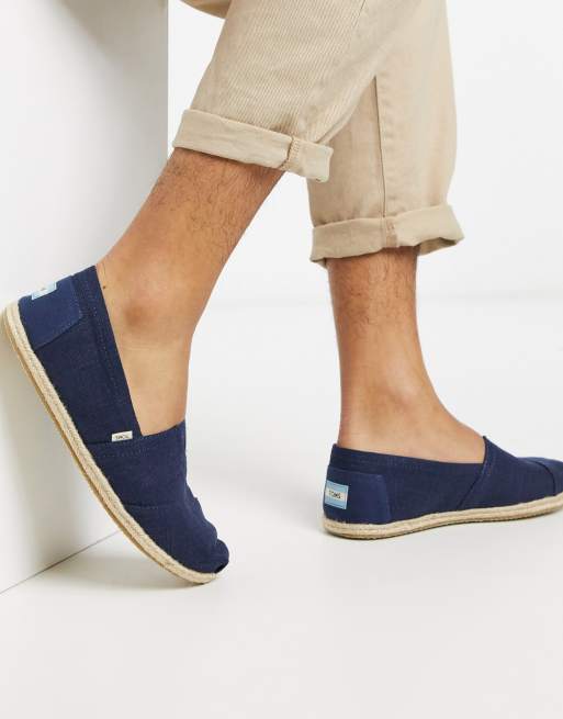 Alpargatas de lino azul con detalle de cuerda de Toms | ASOS