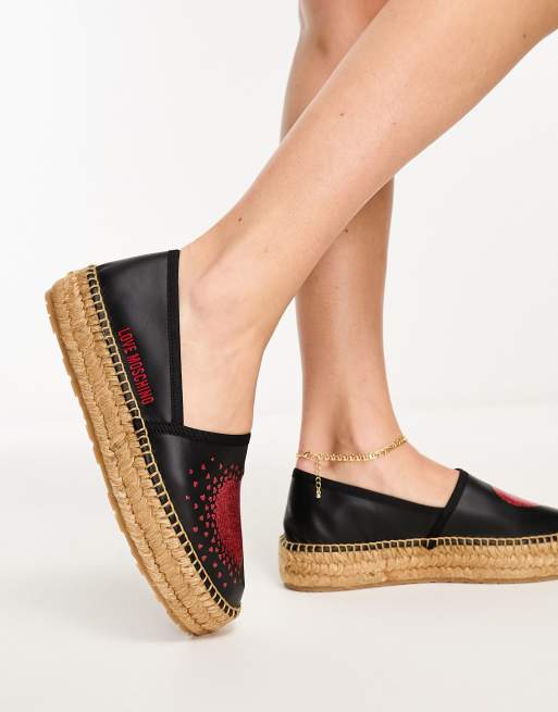 Alpargatas negras con plataforma plana y logo de corazón de Love Moschino, 2 de 4
