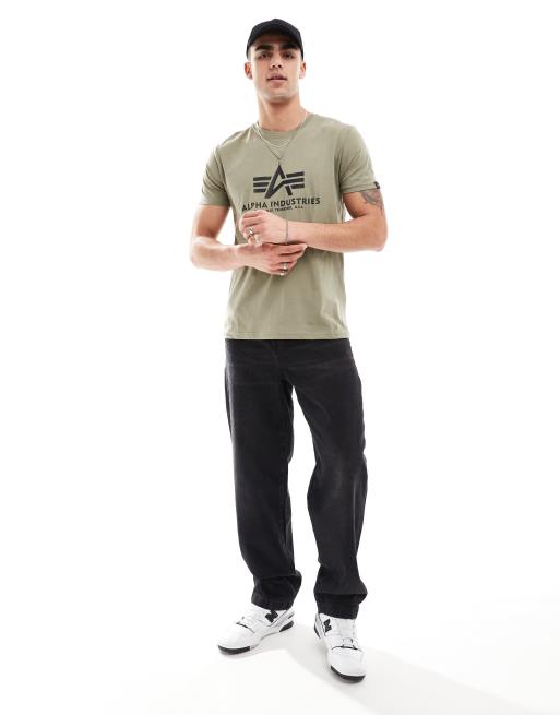 Alpha – 2er-Pack T-Shirts in Olivgrün und Burgunderrot mit Logo auf Brusthöhe, 3 von 4