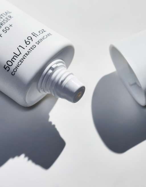 Alpha-H – Daily Essential Moisturiser SPF50+ 50ml Duo – Fuktkräm med SPF, Exklusivt hos ASOS - spara 21%, 3 av 4