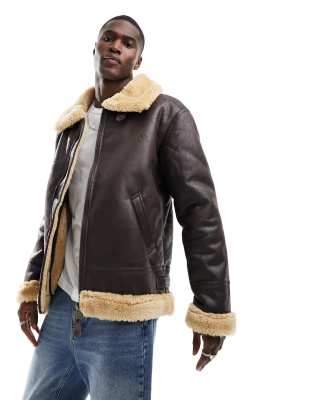 Alpha Industries – B3 – Brązowa kurtka pilotka z imitacji skóry z kożuszkiem