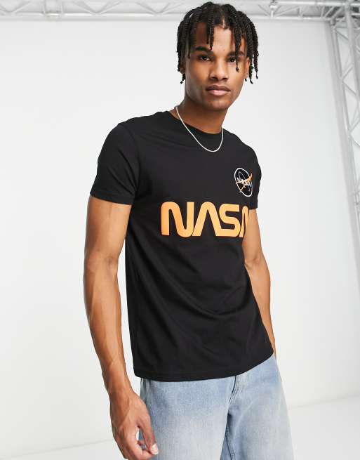 Alpha Industries – Czarny T-shirt z odblaskowym, pomarańczowym nadrukiem NASA