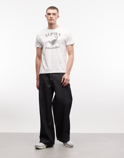 Alpha Industries - Hvid T-shirt med skorpionprint på brystet, 2 af 5
