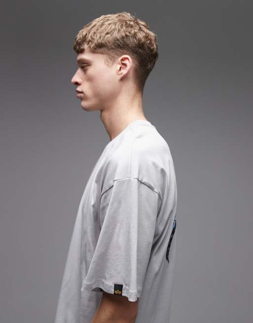 Alpha Industries - Lysegrå T-shirt med skorpionprint på ryggen, 4 af 5