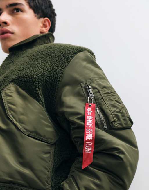 Alpha Industries teddy borg bomberjacka med paneldetaljer i mörkt olivgrönt, 4 av 5