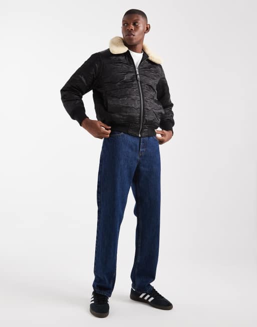 Alpha Industries - V-15 - Sort vendbar unisex-bomber-jakke med krave i imiteret lammeskind, 2 af 5