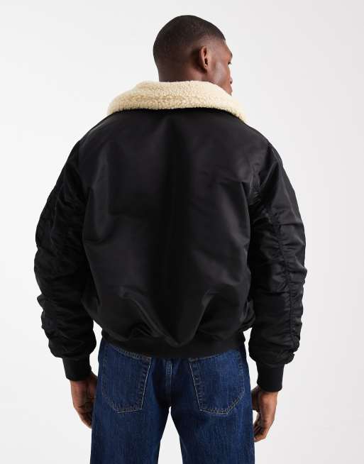 Alpha Industries - V-15 - Sort vendbar unisex-bomber-jakke med krave i imiteret lammeskind, 3 af 5