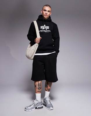 Alpha – Kapuzenpullover in Schwarz mit Brustlogo - view 1
