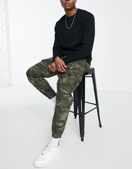 https://images.asos-media.com/products/american-eagle-cargo-joggers/23523687-1-green?$n_640w$&wid=513&fit=constrain