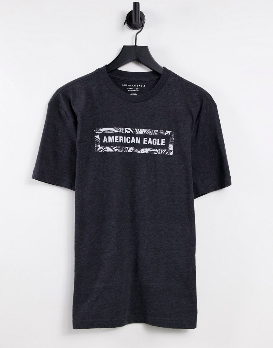 American Eagle - Core - T-shirt met rechthoekige logoprint op de borst in antracietgrijs