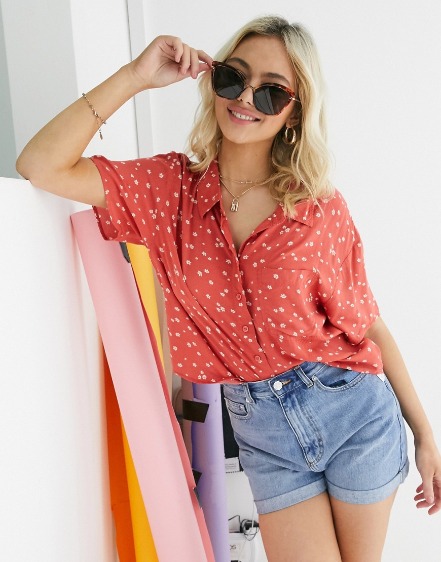 American Eagle cropped short sleeve shirt in red floral