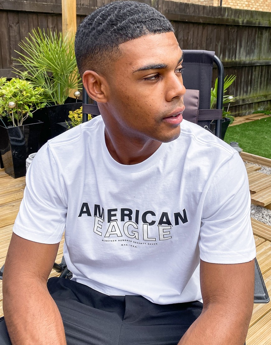 American Eagle - Hvid t-shirt med stort logo på brystet