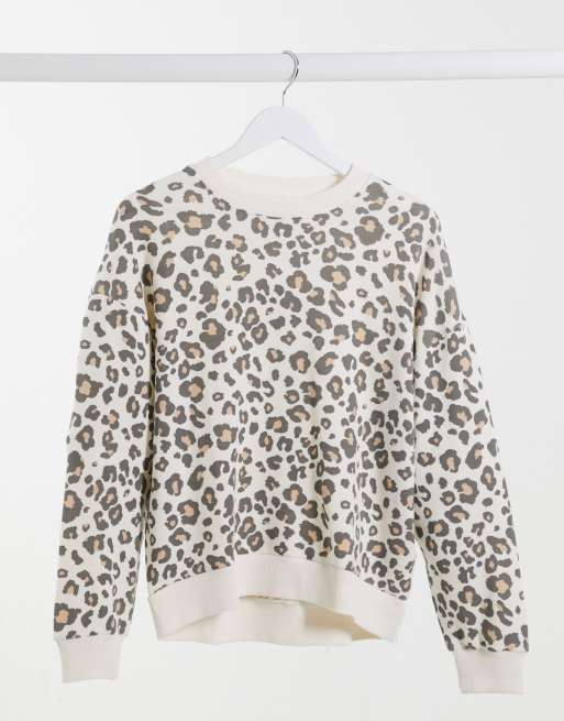 American Eagle sweatshirt in leopard