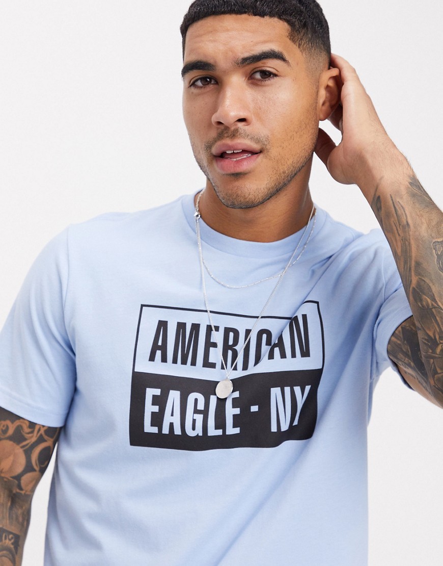 American Eagle - T-shirt met logo op de borst in lichtblauw
